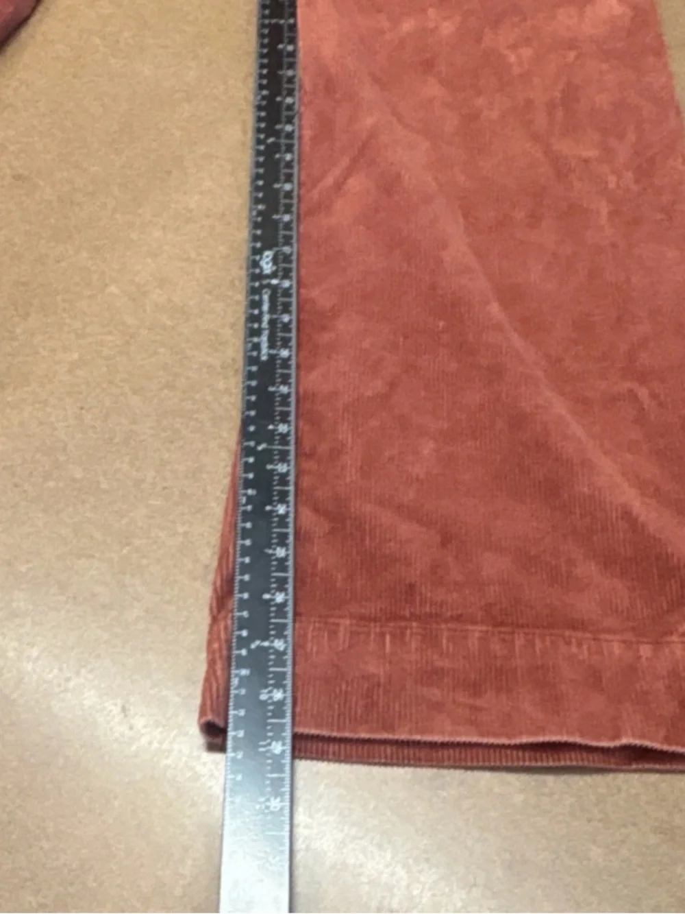 GAP size 6 28x28 Wide Leg 11” cuff Corduroy Chunky Jeans in Rust